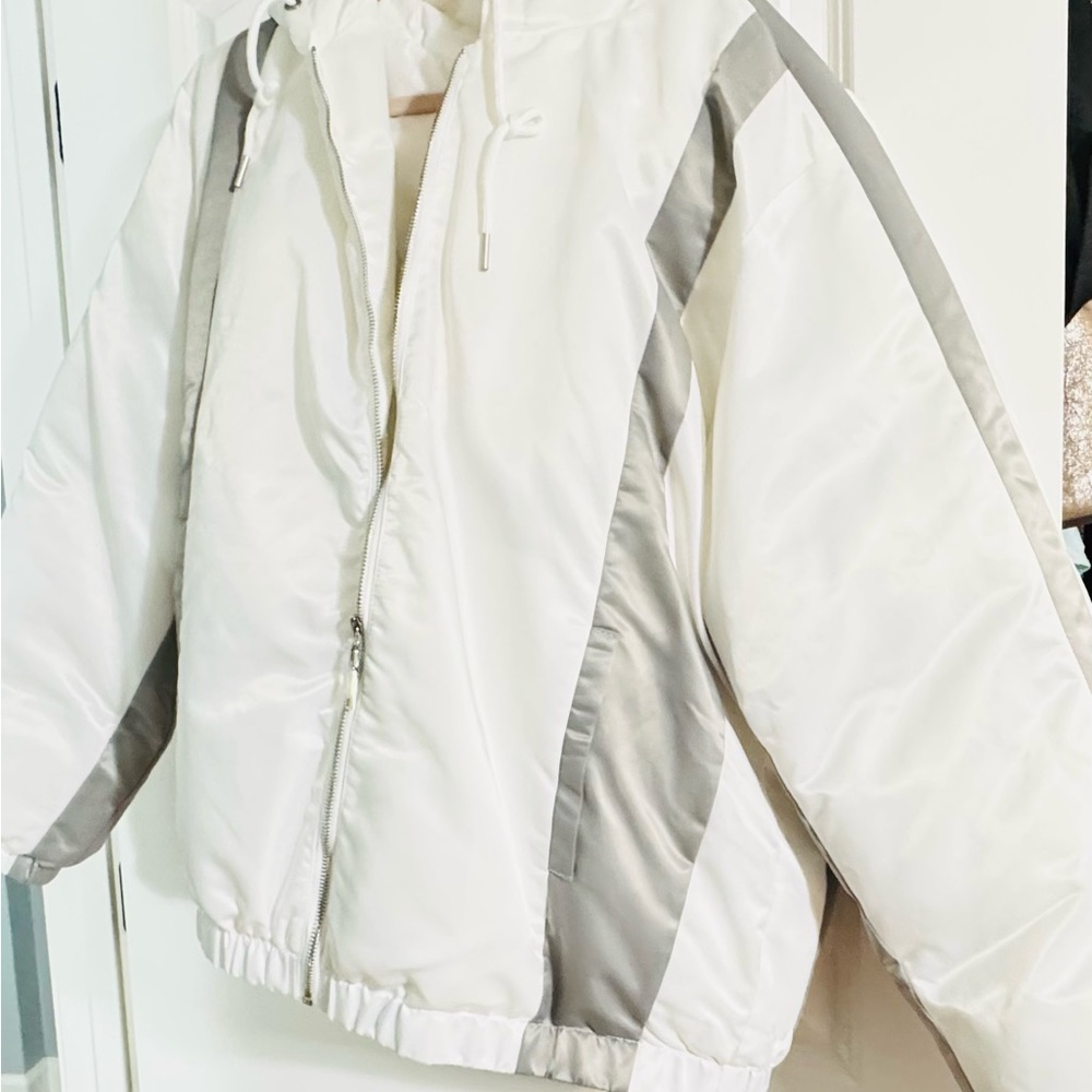 Tote&Carry Women's White and Gray Puffer Jacket
